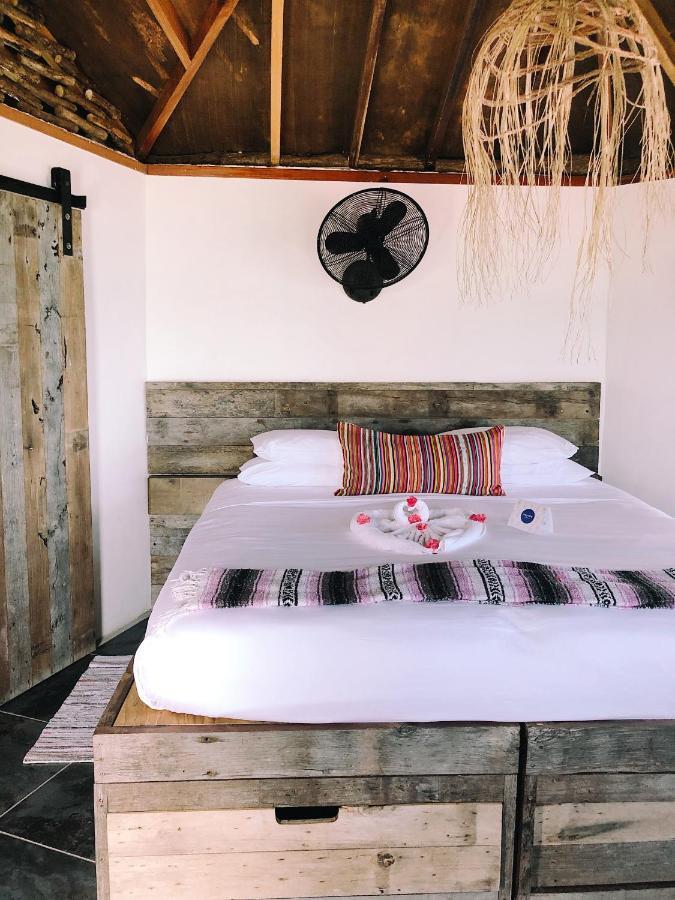 Thatch Caye Resort A Muy'Ono Resort ホプキンズ エクステリア 写真